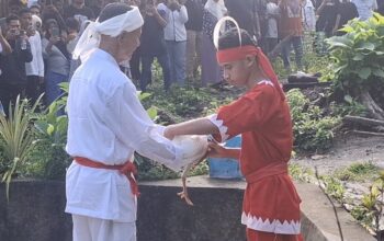 Sisi Lain dari Pelantikan Raja Siri Sori Islam (3) Membersihkan Mata Air dan Penyerahan Ayam Jantan Putih